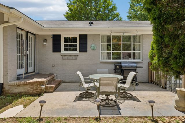 1722 Haynes Dr, Murfreesboro, TN 37129
