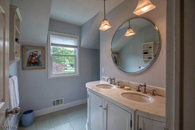 255 Skyline Dr, Long Hill Twp., NJ 07946