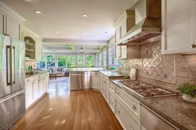 255 Skyline Dr, Long Hill Twp., NJ 07946