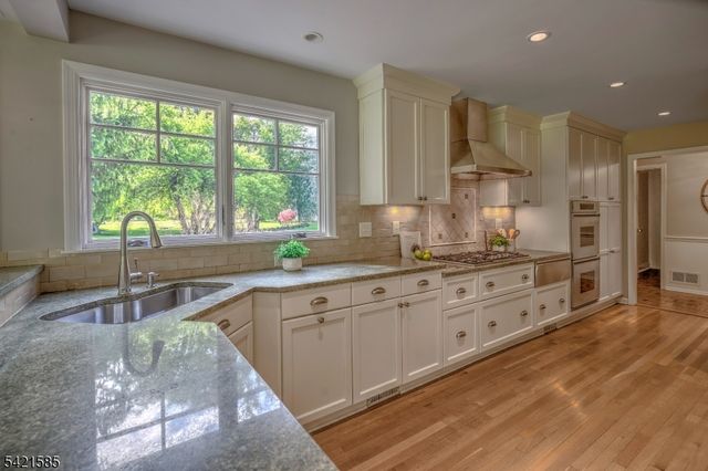 255 Skyline Dr, Long Hill Twp., NJ 07946