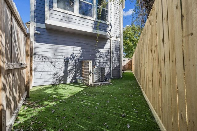 2607 Link Road, Houston, TX 77009