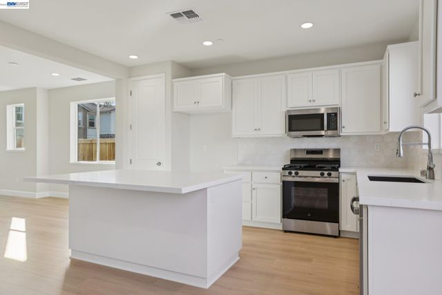 121 Creek View Cir, Fairfield, CA 94533