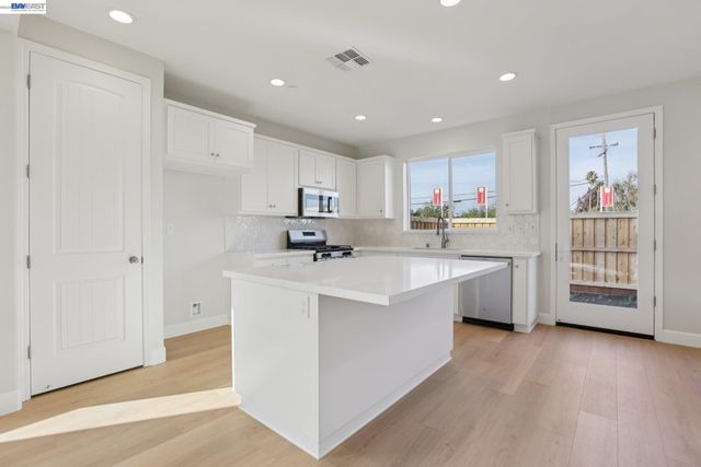 121 Creek View Cir, Fairfield, CA 94533