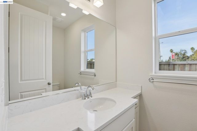 121 Creek View Cir, Fairfield, CA 94533