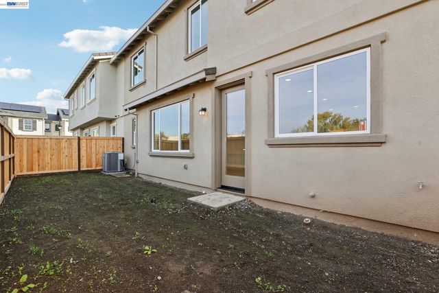 121 Creek View Cir, Fairfield, CA 94533