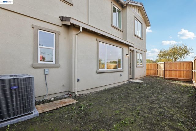 121 Creek View Cir, Fairfield, CA 94533