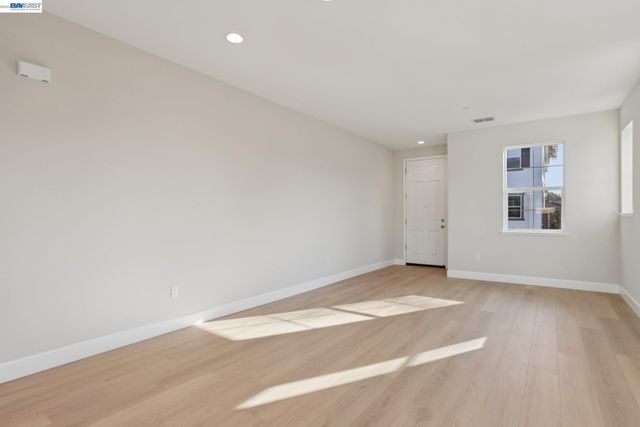 121 Creek View Cir, Fairfield, CA 94533