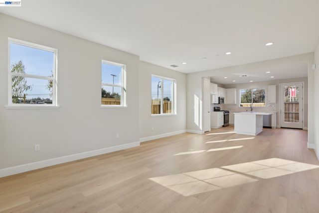 121 Creek View Cir, Fairfield, CA 94533
