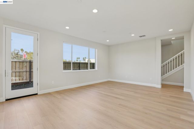 121 Creek View Cir, Fairfield, CA 94533