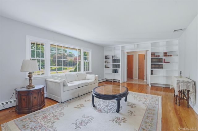 10 Sharon Court, Cornwall On Hudson, NY 12520
