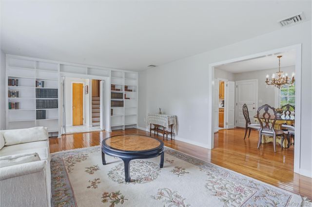 10 Sharon Court, Cornwall On Hudson, NY 12520