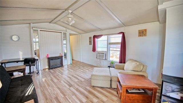 600 E Nelson Street, Bowie, TX 76230