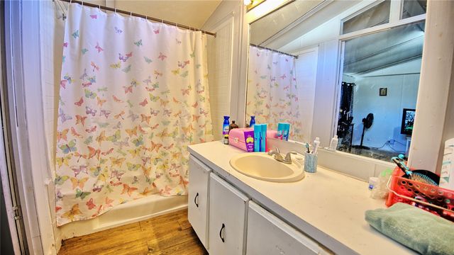 600 E Nelson Street, Bowie, TX 76230