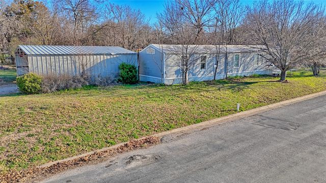 600 E Nelson Street, Bowie, TX 76230