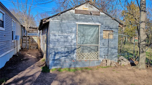 600 E Nelson Street, Bowie, TX 76230