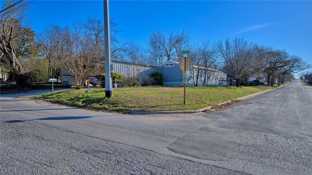 600 E Nelson Street, Bowie, TX 76230