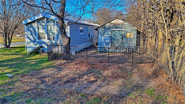 600 E Nelson Street, Bowie, TX 76230