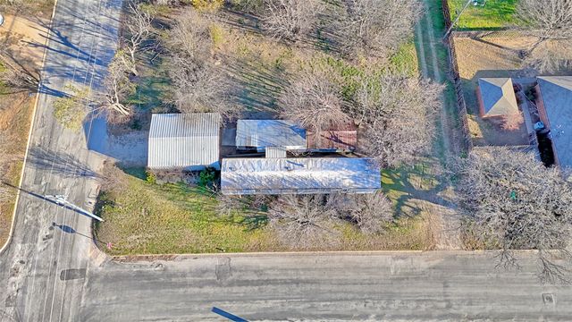 600 E Nelson Street, Bowie, TX 76230