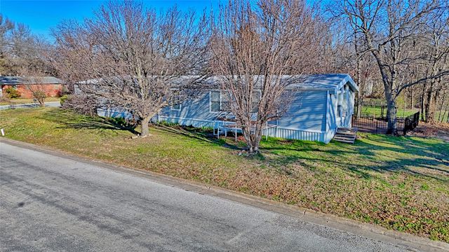 600 E Nelson Street, Bowie, TX 76230