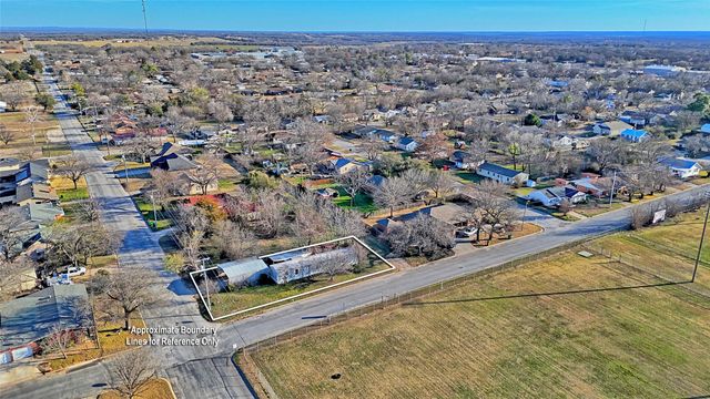 600 E Nelson Street, Bowie, TX 76230