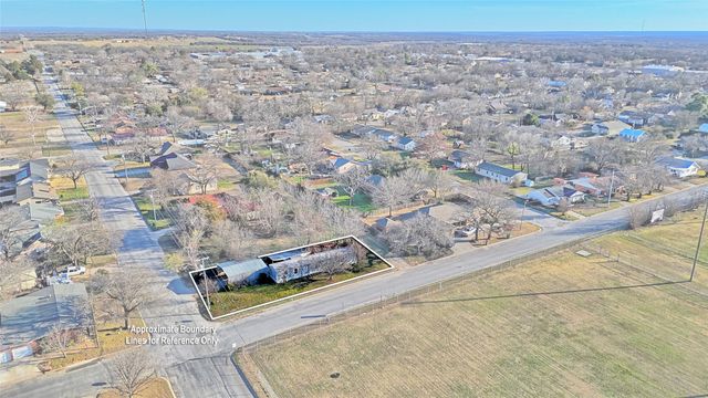 600 E Nelson Street, Bowie, TX 76230