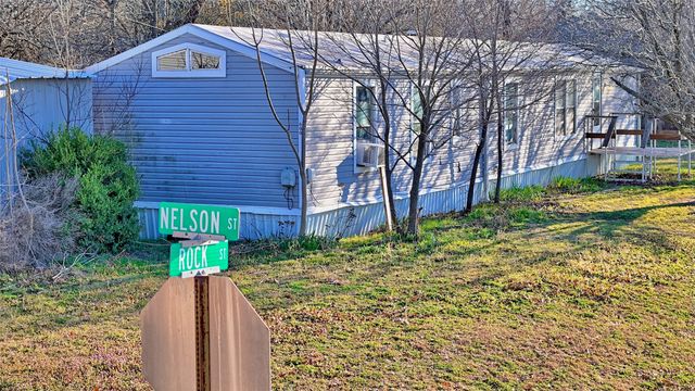 600 E Nelson Street, Bowie, TX 76230