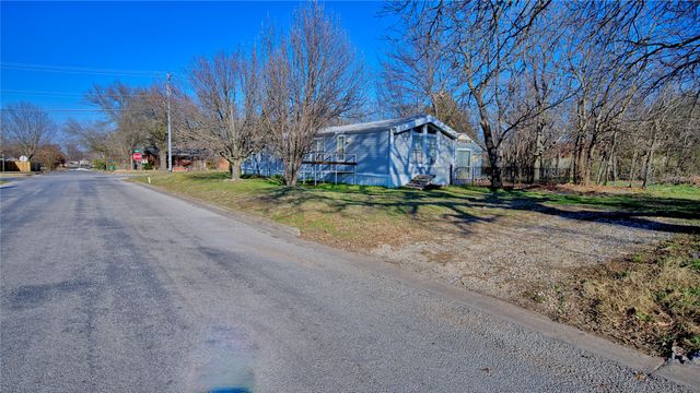 600 E Nelson Street, Bowie, TX 76230