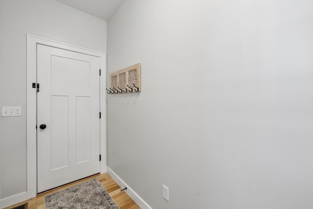 50 Clover Lane, Londonderry, NH 03053