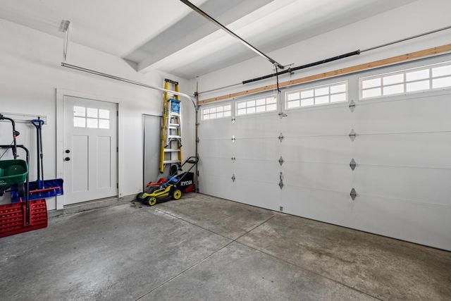 50 Clover Lane, Londonderry, NH 03053