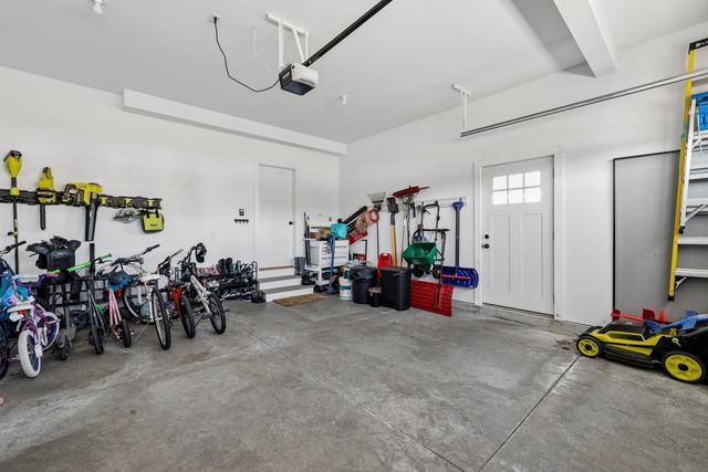 50 Clover Lane, Londonderry, NH 03053