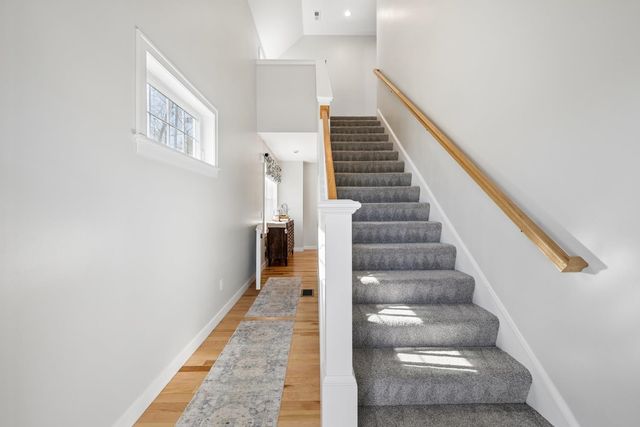 50 Clover Lane, Londonderry, NH 03053