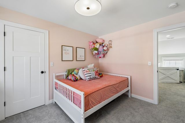 50 Clover Lane, Londonderry, NH 03053