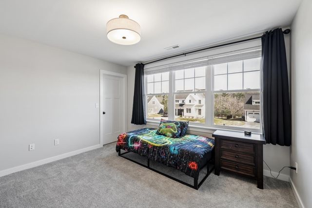 50 Clover Lane, Londonderry, NH 03053