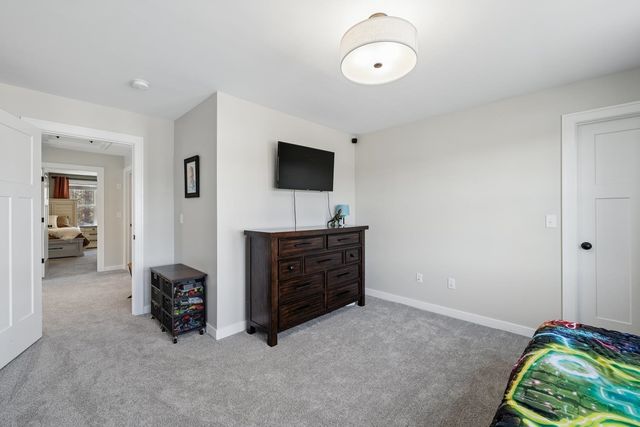 50 Clover Lane, Londonderry, NH 03053