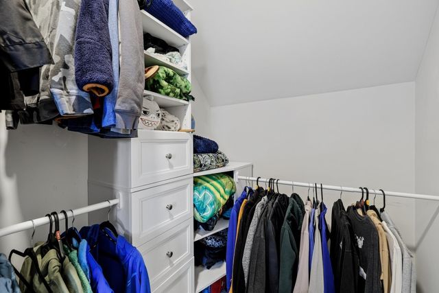 50 Clover Lane, Londonderry, NH 03053