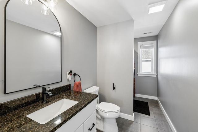 50 Clover Lane, Londonderry, NH 03053