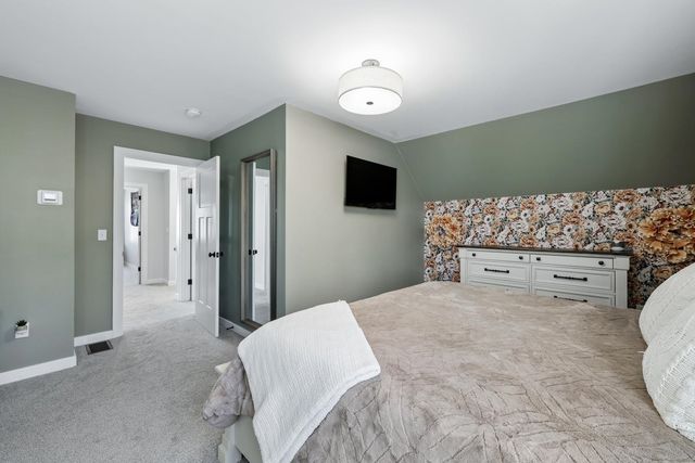 50 Clover Lane, Londonderry, NH 03053