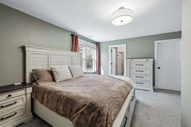 50 Clover Lane, Londonderry, NH 03053