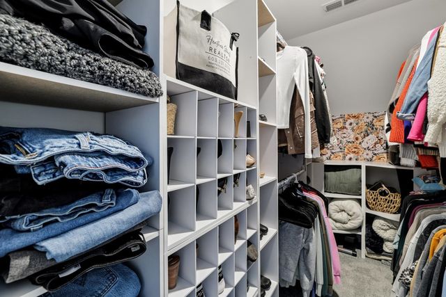 50 Clover Lane, Londonderry, NH 03053