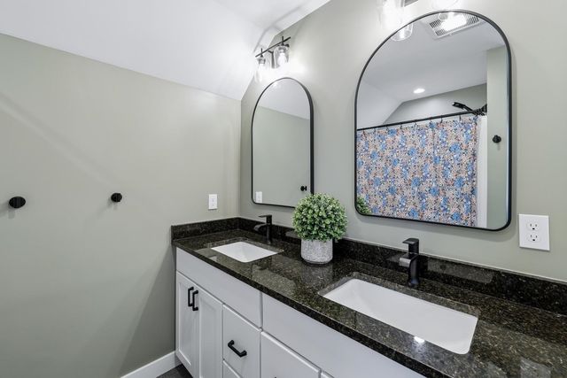 50 Clover Lane, Londonderry, NH 03053