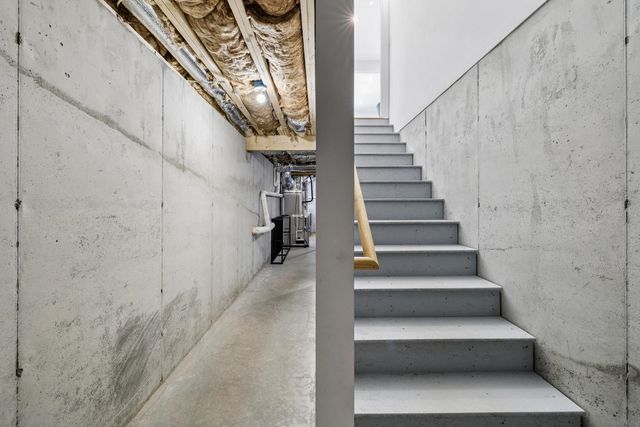 50 Clover Lane, Londonderry, NH 03053