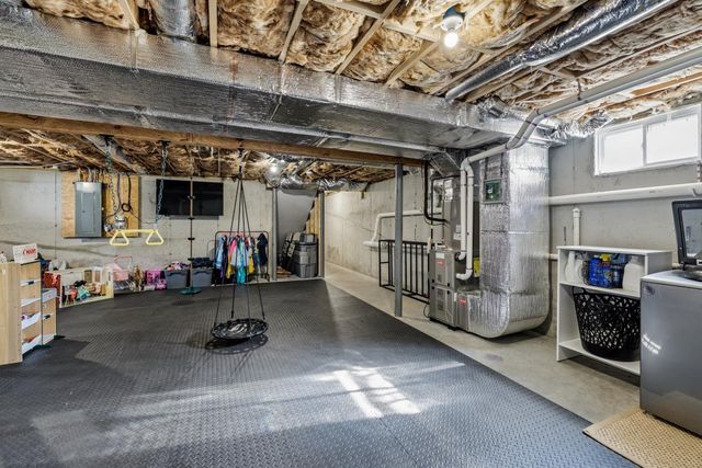 50 Clover Lane, Londonderry, NH 03053