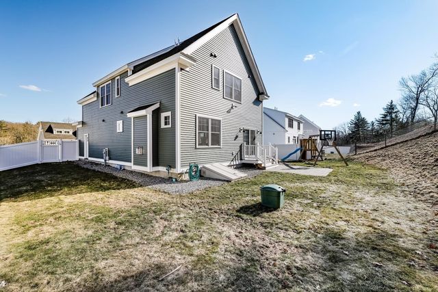 50 Clover Lane, Londonderry, NH 03053