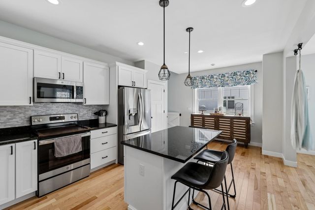 50 Clover Lane, Londonderry, NH 03053