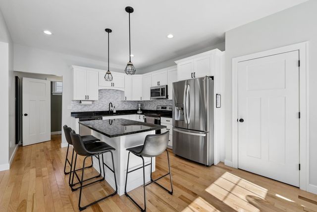 50 Clover Lane, Londonderry, NH 03053