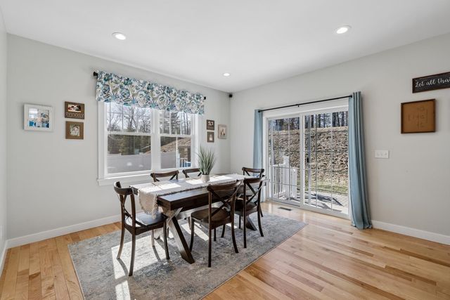 50 Clover Lane, Londonderry, NH 03053