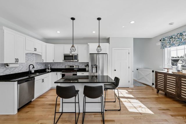 50 Clover Lane, Londonderry, NH 03053