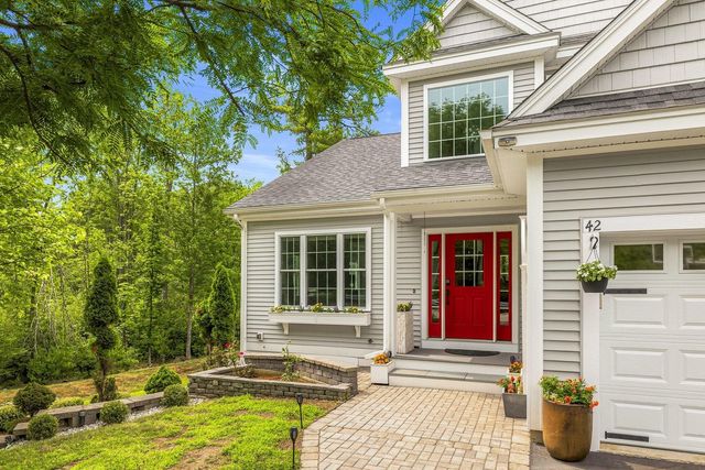 42 Stocklan Circle, Dover, NH 03820