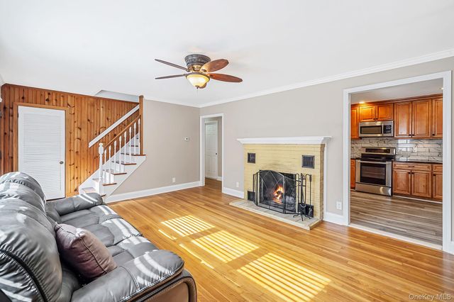 16 Valentine Road, Shoreham, NY 11786