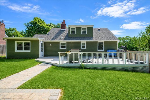 16 Valentine Road, Shoreham, NY 11786